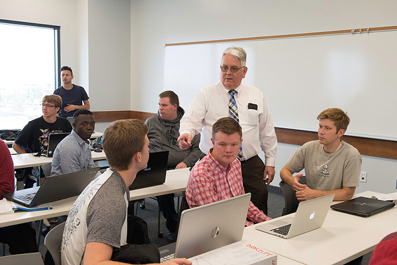 Michael McLaughlin's CIT 262 class in the new Science and Technology Building.