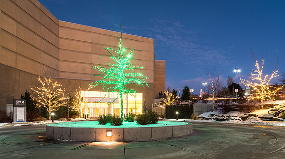 Christmas lights brighten up campus and bring in the Holiday Season. 2017