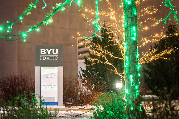 Christmas lights brighten up campus and bring in the Holiday Season. 2017