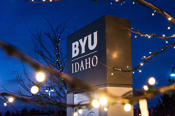 Christmas lights brighten up campus and bring in the Holiday Season. 2017