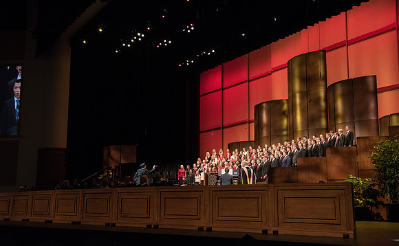 The Combined Women's and Men's Choir sings, "Hark! The Herald Angels Sing," during Commencement.
