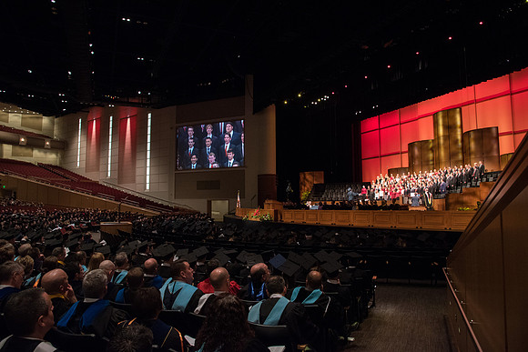 The Combined Women's and Men's Choir sings, "Hark! The Herald Angels Sing," during Commencement.
