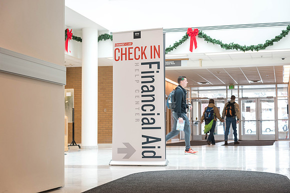 Plenty of students head to Financial Aid on the first day of classes, Winter 2018.