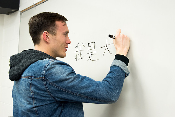 Students practice Chinese at the Conversation Lab.