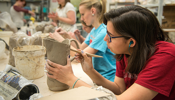 Students work on their clay projects in Art 220, a beginning ceramics class taught by Rich Briggs. Julia James, Feb 2018