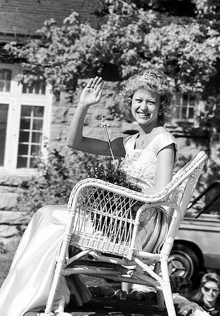 Homecoming parade, homecoming queen