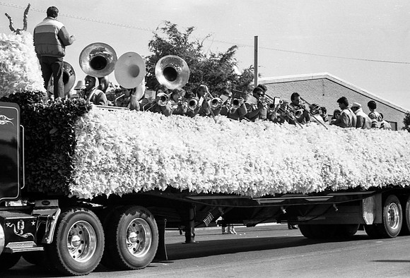 Homecoming parade, viking band float