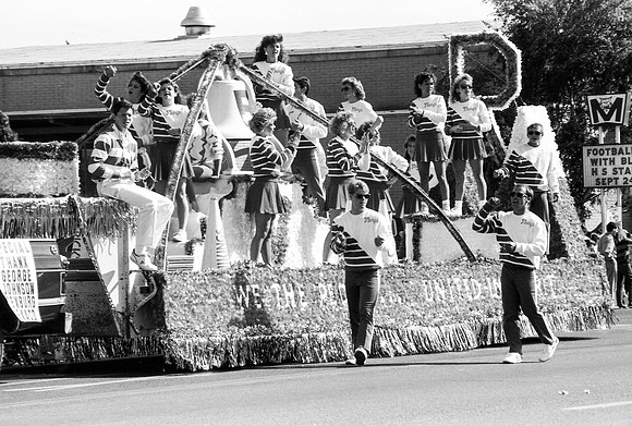 Homecoming parade, Viking cheerleaders.