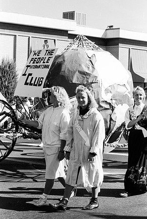 Homecoming parade, International Club.