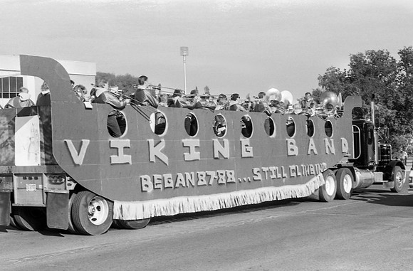 Homecoming parade, viking band float