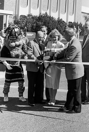 Ribbon cutting for Viking Dr. Sep 1987