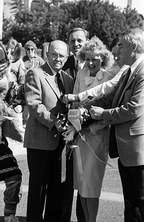Ribbon cutting for Viking Dr. Sep 1987