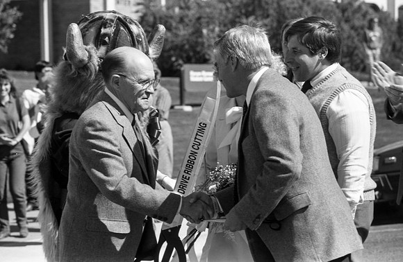 Ribbon cutting for Viking Dr. Sep 1987
