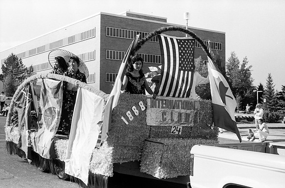 Homecoming parade, International Club.