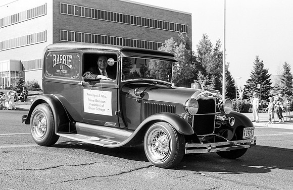 Homecoming parade, President Bennion