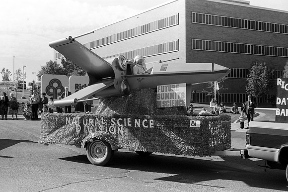 Homecoming parade, Natural science float.