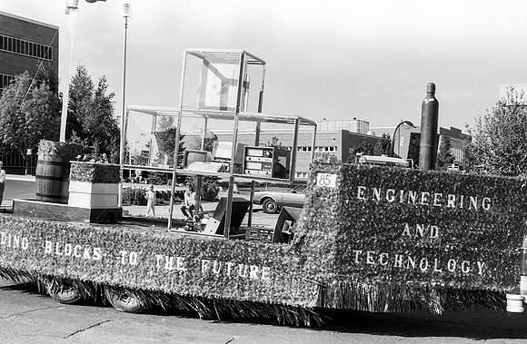 Homecoming parade, Engineering and Technology float.