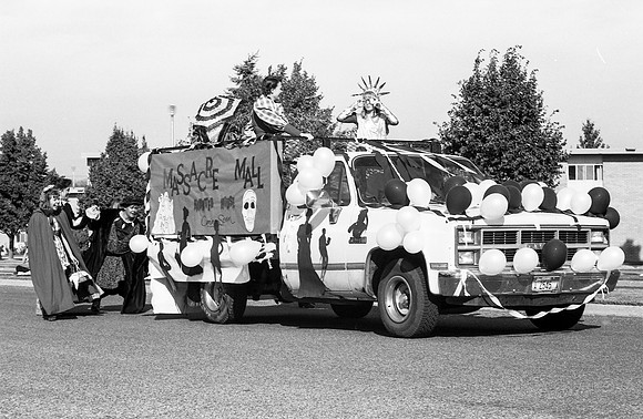 Homecoming parade, Massacre Mall float.
