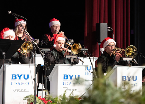 Vocal Union & Sound Alliance "Swinging Christmas" concert.