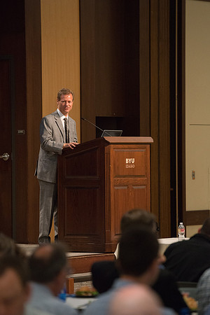Faculty luncheon guest speaker, James M. Lang, shares insites on Small Teaching: "From Minor Changes To Major Learning". Faculty discuss concepts taught.