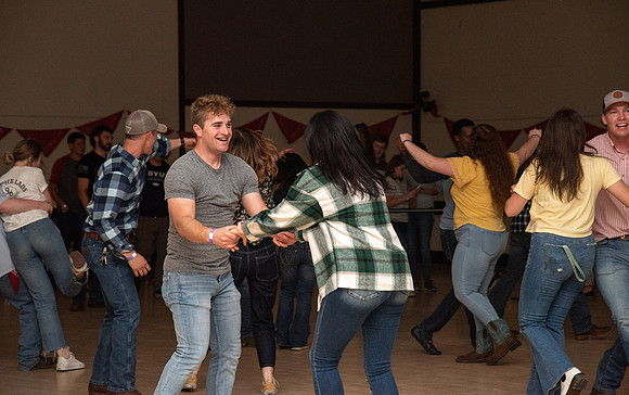 Country dancing - June 2022