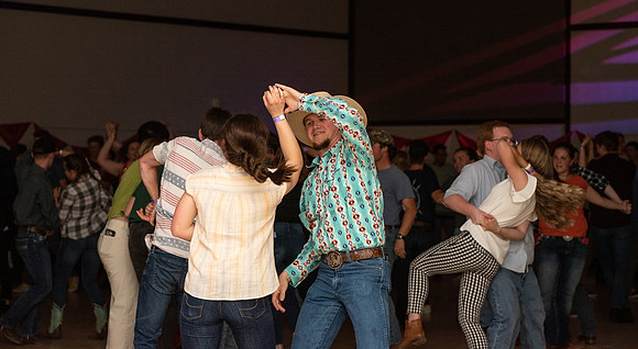Country dancing - June 2022