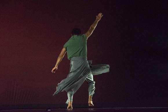Students perform Extravadance, Spring Semester.