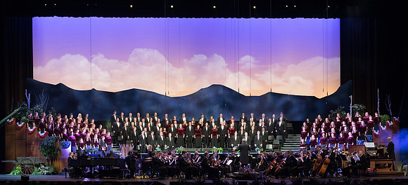The annual Patriots and Pioneers Concert was held in June 30th at BYU-Idaho. This year’s concert features the university’s bands choirs and special guest Dallin Bayless.