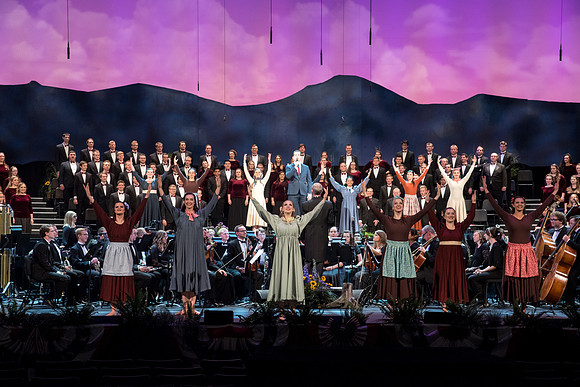 The annual Patriots and Pioneers Concert was held in June 30th at BYU-Idaho. This year’s concert features the university’s bands choirs and special guest Dallin Bayless.