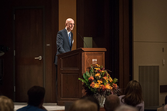 President Eyring speaks at the President's Club Banquet.