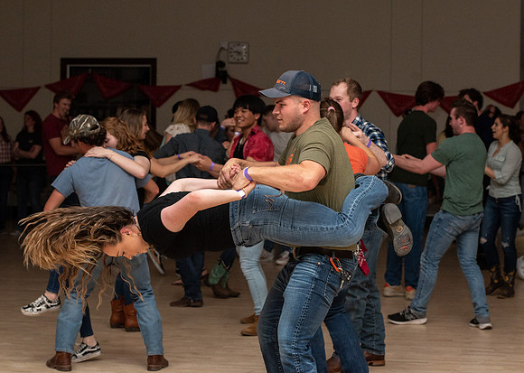 Country dancing - June 2022