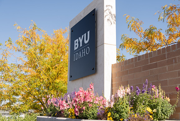 Fall Students Walking - Oct 2024