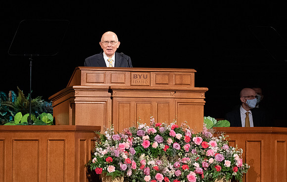 Students gather at the I-center to watch Devotional with Elder Dallin H. Oaks and Sister Kristen Oaks in the Fall 2021 semester.