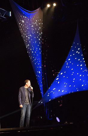 Comedian, Ryan Hamilton, performed his full act for a roaring crowd after his short appearance last night at the P2B Conference. October 2018