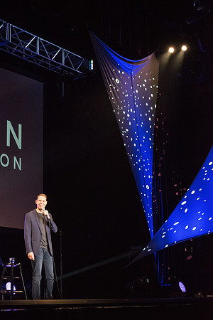 Comedian, Ryan Hamilton, performed his full act for a roaring crowd after his short appearance last night at the P2B Conference. October 2018