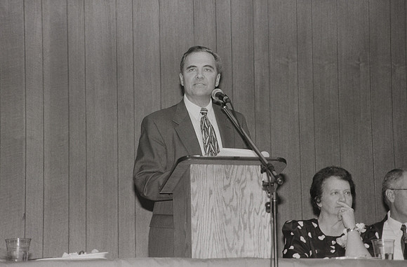 President Bennion presents exemplary faculty award