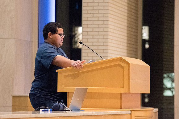 Student conducts the Keynote speaking.