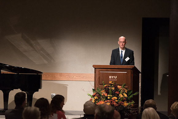 President Eyring speaks at the President's Club Banquet.