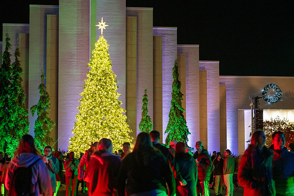 Campus Christmas - Nov 2023