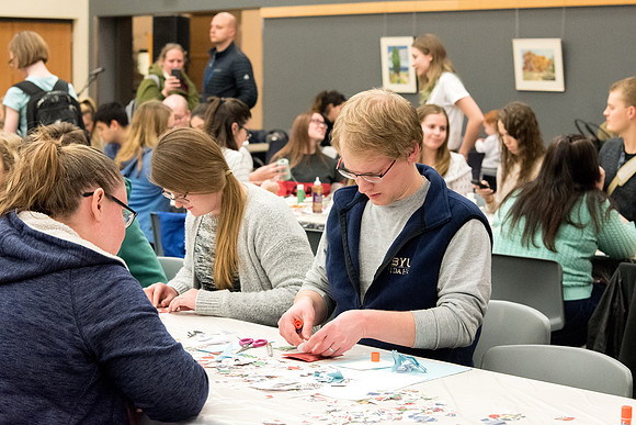 Christmas crafts for families and students.