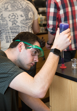 Chemistry students in CHEM 106 lab in the Romney. January 2019