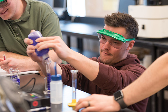 Chemistry students in CHEM 106 lab in the Romney. January 2019