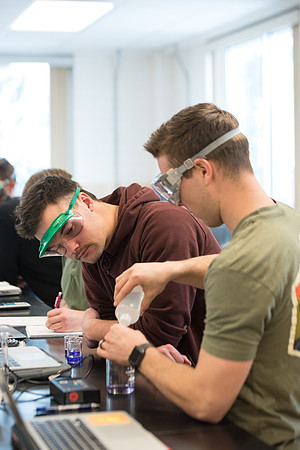 Chemistry students in CHEM 106 lab in the Romney. January 2019