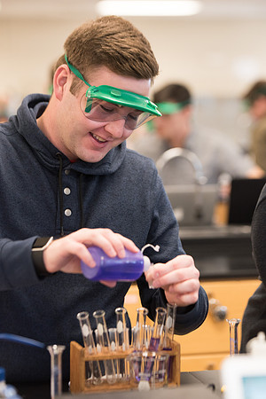 Chemistry students in CHEM 106 lab in the Romney. January 2019