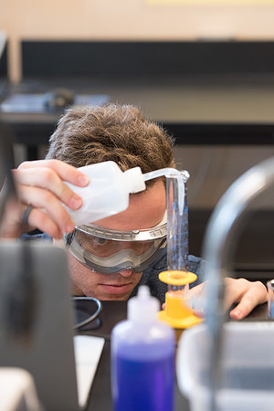Chemistry students in CHEM 106 lab in the Romney. January 2019