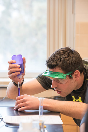 Chemistry students in CHEM 106 lab in the Romney. January 2019