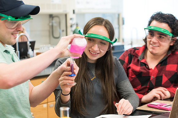 Chemistry students in CHEM 106 lab in the Romney. January 2019
