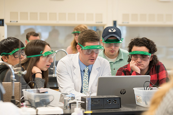 Chemistry students in CHEM 106 lab in the Romney. January 2019