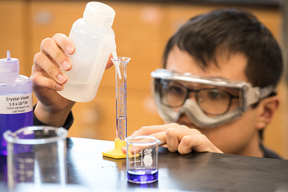 Chemistry students in CHEM 106 lab in the Romney. January 2019