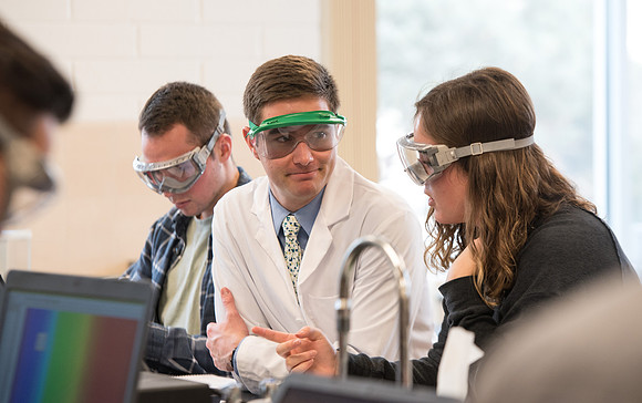 Chemistry students in CHEM 106 lab in the Romney. January 2019